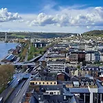 Sous Les Etoiles - Dans Gratte-ciel Avec Parking En Sus