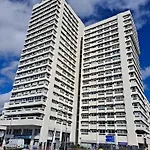 Sous Les Etoiles - Dans Gratte-ciel Avec Parking En Sus *