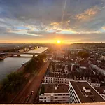 Apartment Sous Les Etoiles - Dans Gratte-ciel Avec Parking En Sus *