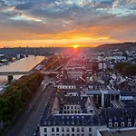 Sous Les Etoiles - Dans Gratte-ciel Avec Parking En Sus Apartment *