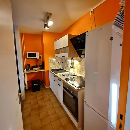 Sous Les Etoiles - Dans Gratte-ciel Avec Parking En Sus *