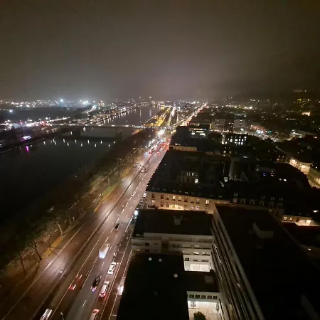 Sous Les Etoiles - Dans Gratte-ciel Avec Parking En Sus Apartmán Rouen