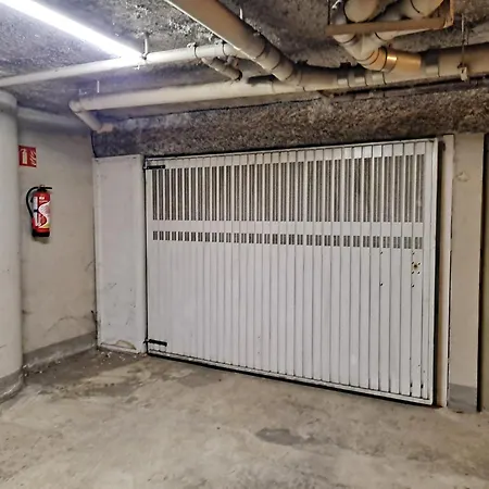 Sous Les Etoiles - Dans Gratte-ciel Avec Parking En Sus Apartamento *