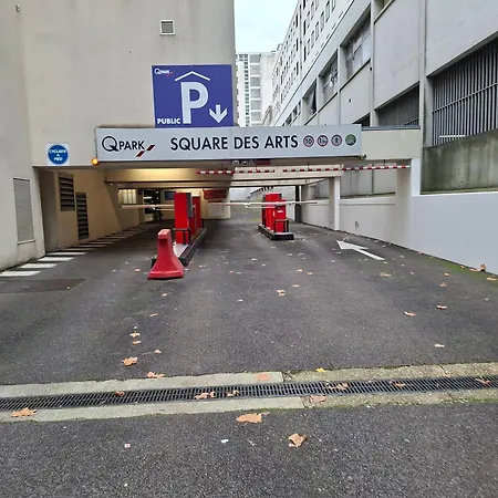 Sous Les Etoiles - Dans Gratte-ciel Avec Parking En Sus Apartment *