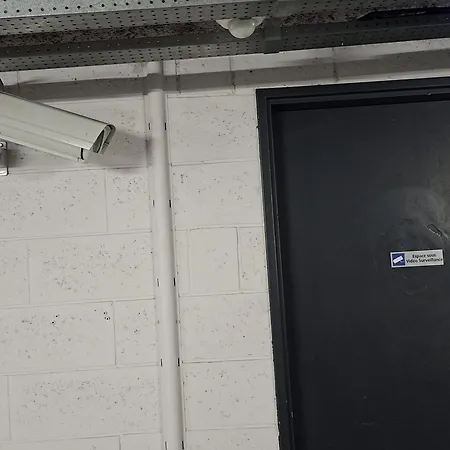 Sous Les Etoiles - Dans Gratte-ciel Avec Parking En Sus *